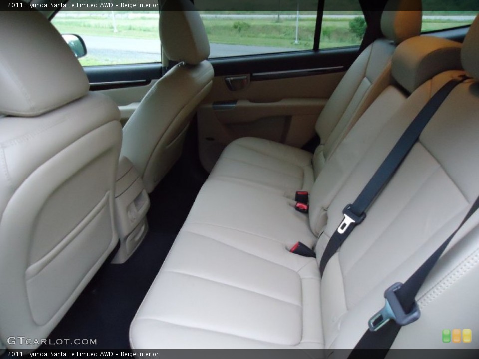 Beige Interior Photo for the 2011 Hyundai Santa Fe Limited AWD #52544979