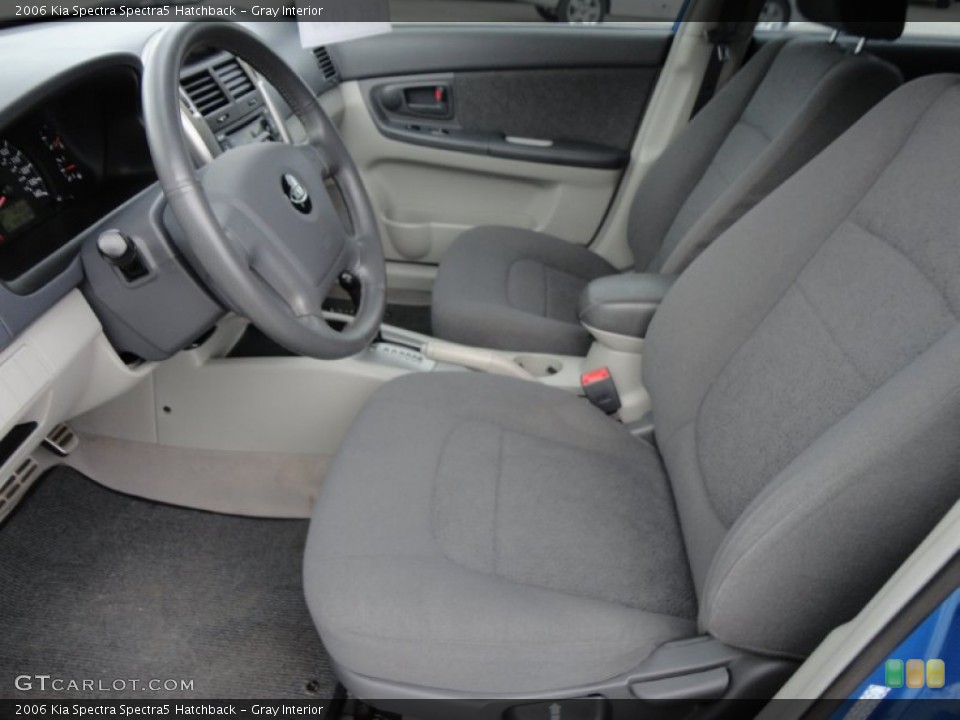 Gray Interior Photo for the 2006 Kia Spectra Spectra5 Hatchback #52546338