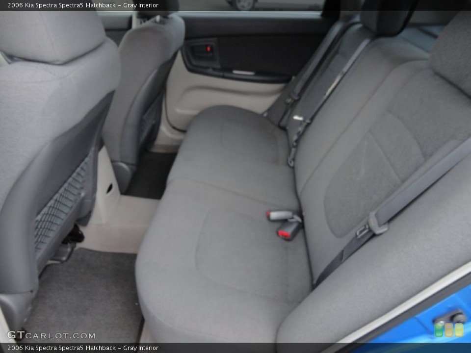 Gray Interior Photo for the 2006 Kia Spectra Spectra5 Hatchback #52546344