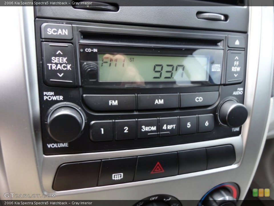 Gray Interior Controls for the 2006 Kia Spectra Spectra5 Hatchback #52546410