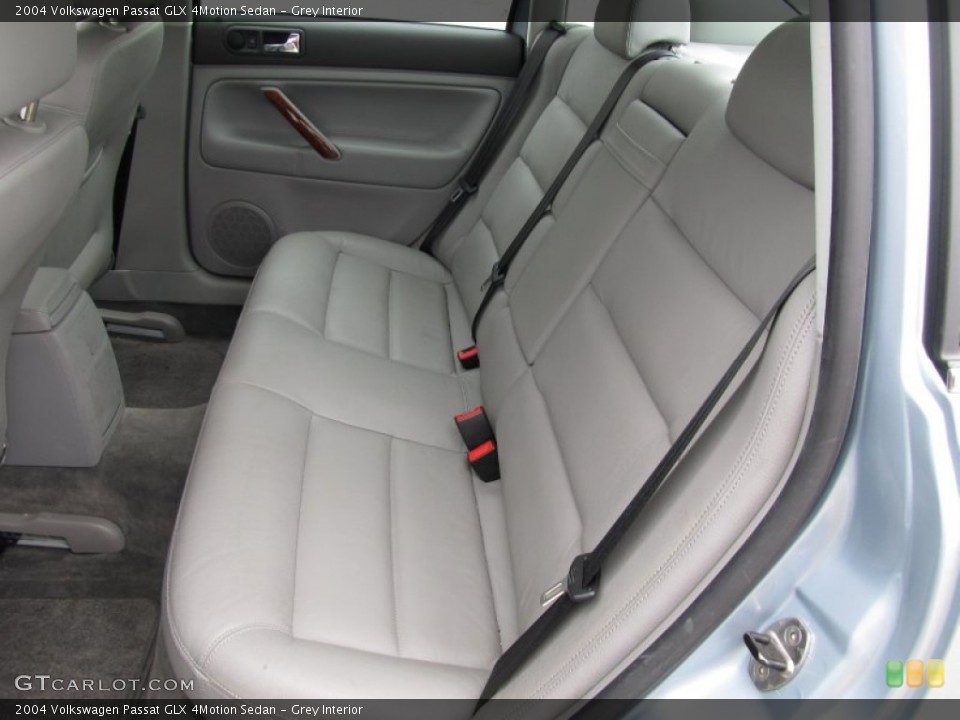 Grey Interior Photo for the 2004 Volkswagen Passat GLX 4Motion Sedan #52553573