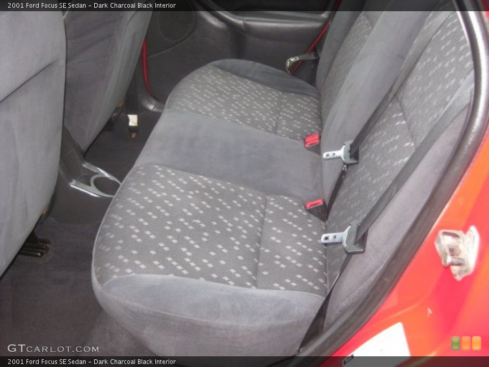 Dark Charcoal Black Interior Photo for the 2001 Ford Focus SE Sedan #52563092