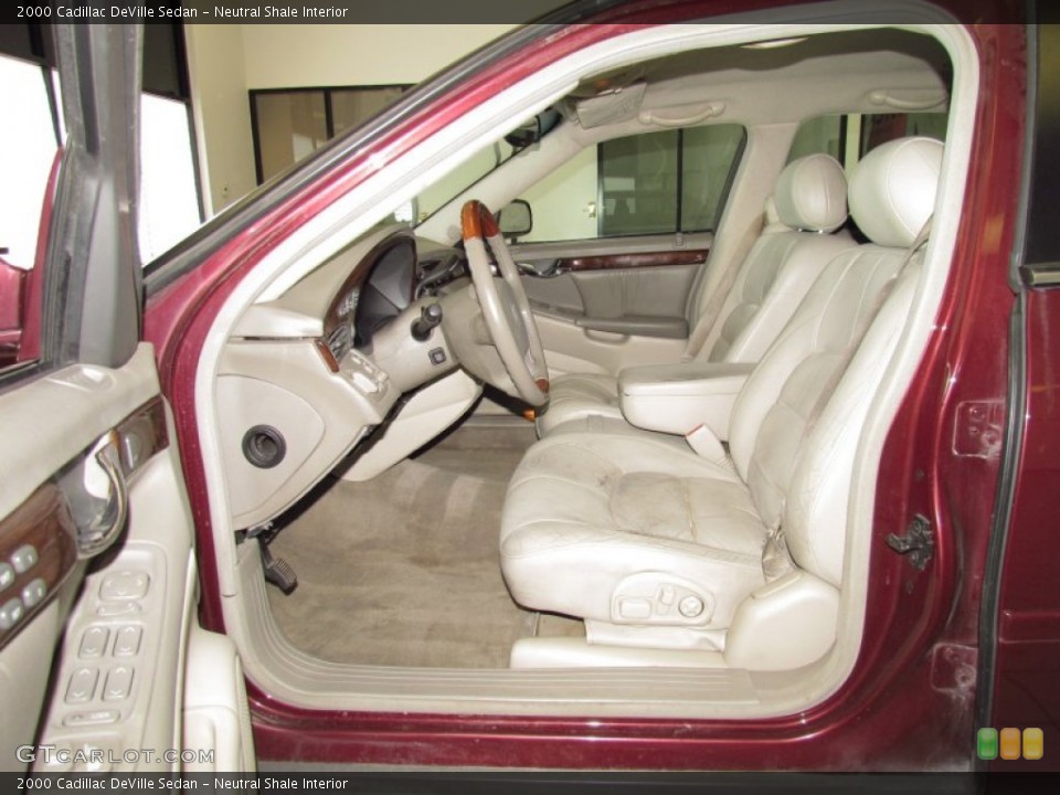 Neutral Shale Interior Photo for the 2000 Cadillac DeVille Sedan #52564904