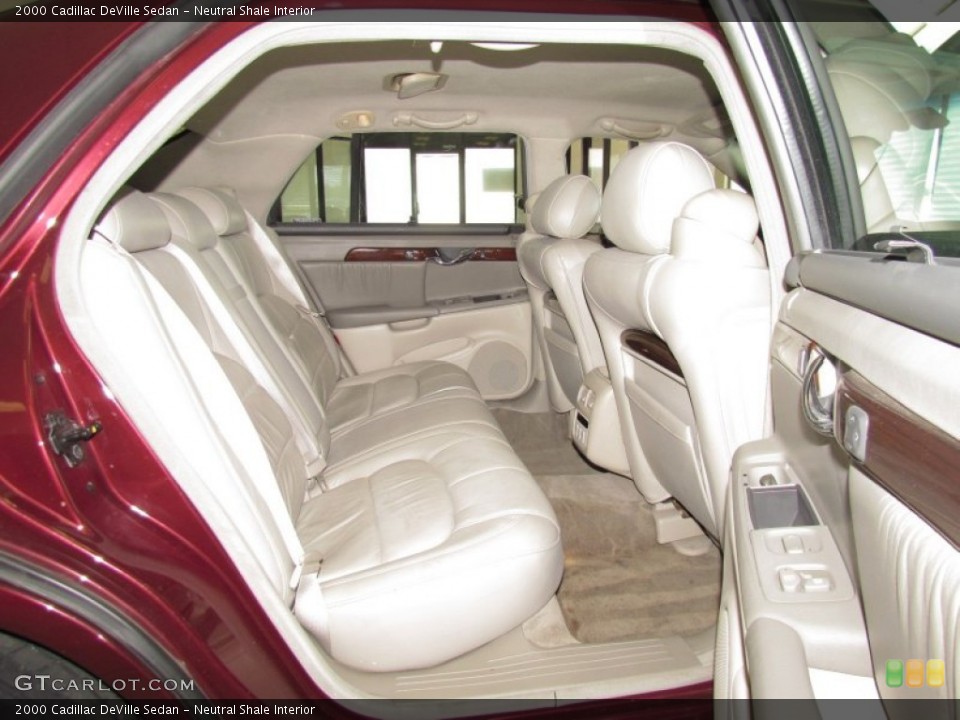 Neutral Shale Interior Photo for the 2000 Cadillac DeVille Sedan #52564934