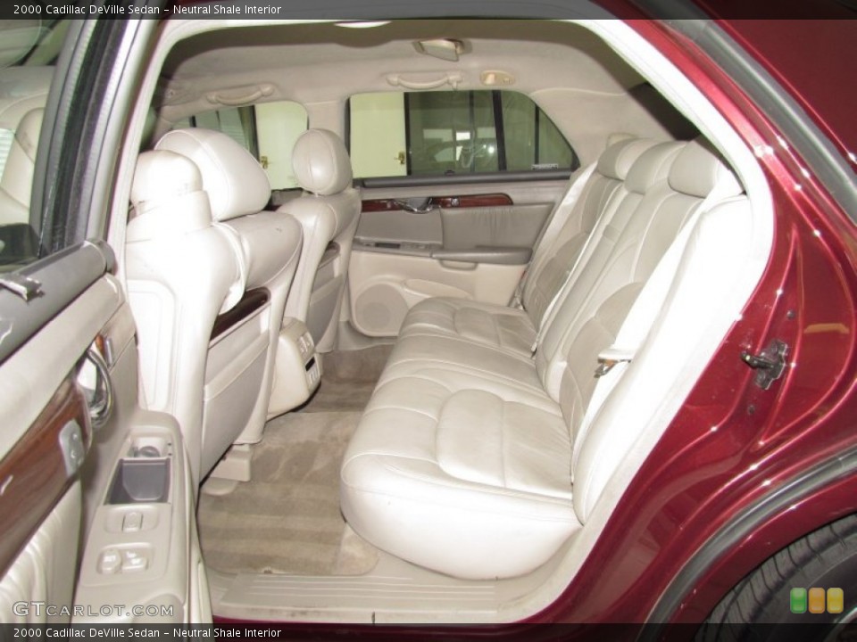 Neutral Shale Interior Photo for the 2000 Cadillac DeVille Sedan #52564949