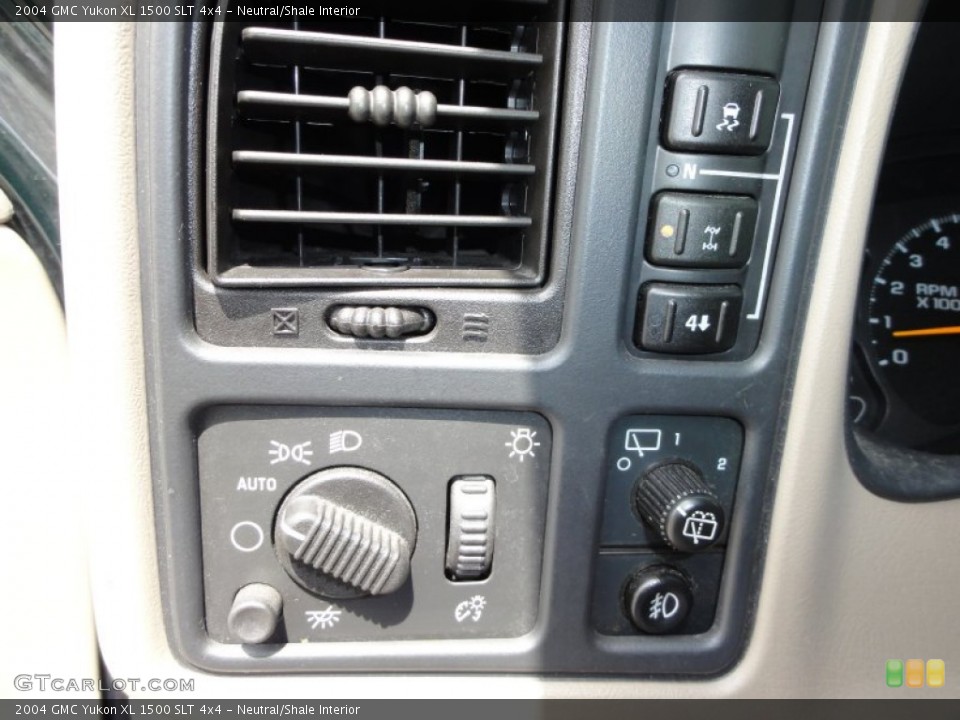 Neutral/Shale Interior Controls for the 2004 GMC Yukon XL 1500 SLT 4x4 #52565459