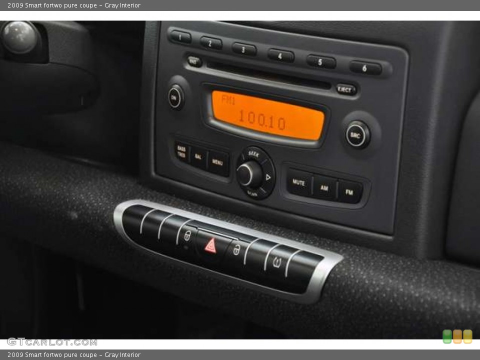 Gray Interior Controls for the 2009 Smart fortwo pure coupe #52571408