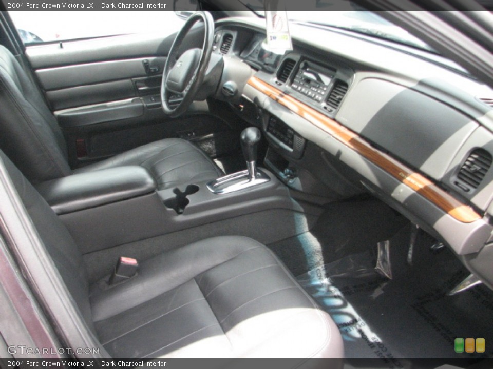 Dark Charcoal Interior Photo for the 2004 Ford Crown Victoria LX #52575158