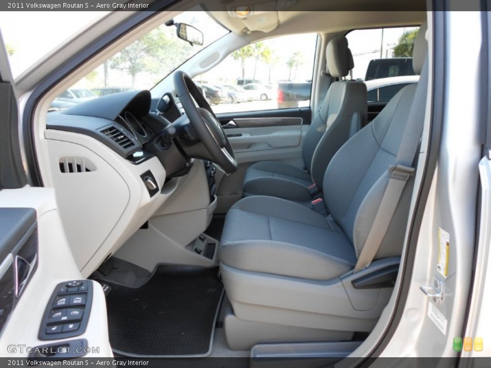 Aero Gray Interior Photo for the 2011 Volkswagen Routan S #52576172