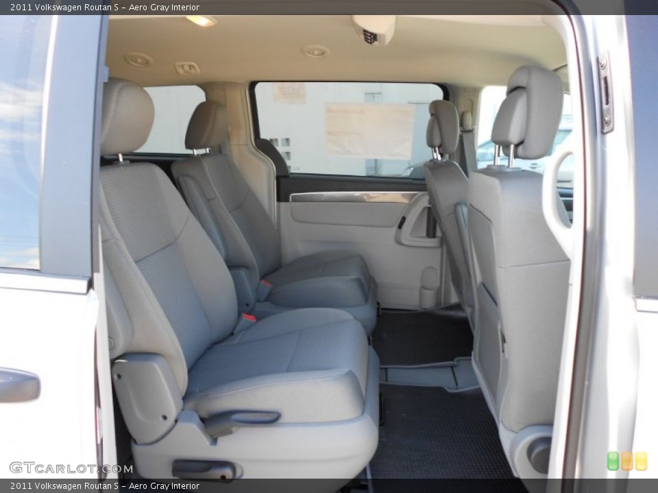 Aero Gray Interior Photo for the 2011 Volkswagen Routan S #52576217