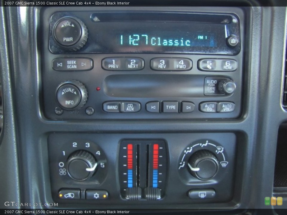 Ebony Black Interior Controls for the 2007 GMC Sierra 1500 Classic SLE Crew Cab 4x4 #52579862