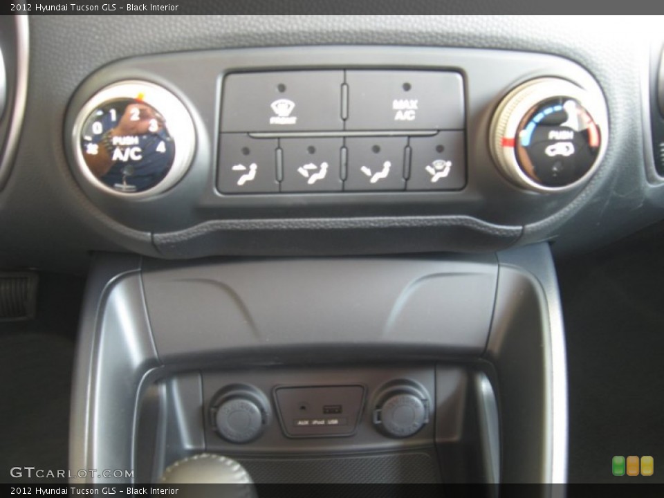 Black Interior Controls for the 2012 Hyundai Tucson GLS #52584317