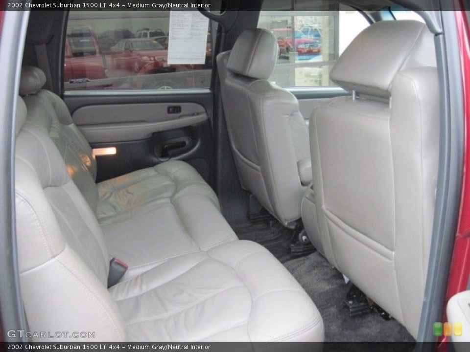 Medium Gray/Neutral Interior Photo for the 2002 Chevrolet Suburban 1500 LT 4x4 #52584338