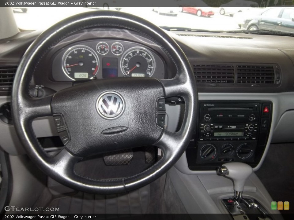 Grey Interior Controls for the 2002 Volkswagen Passat GLS Wagon #52587074