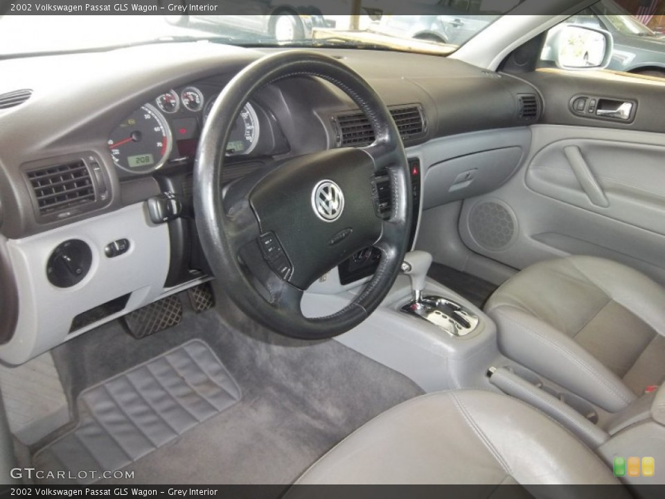 Grey Interior Photo for the 2002 Volkswagen Passat GLS Wagon #52587137