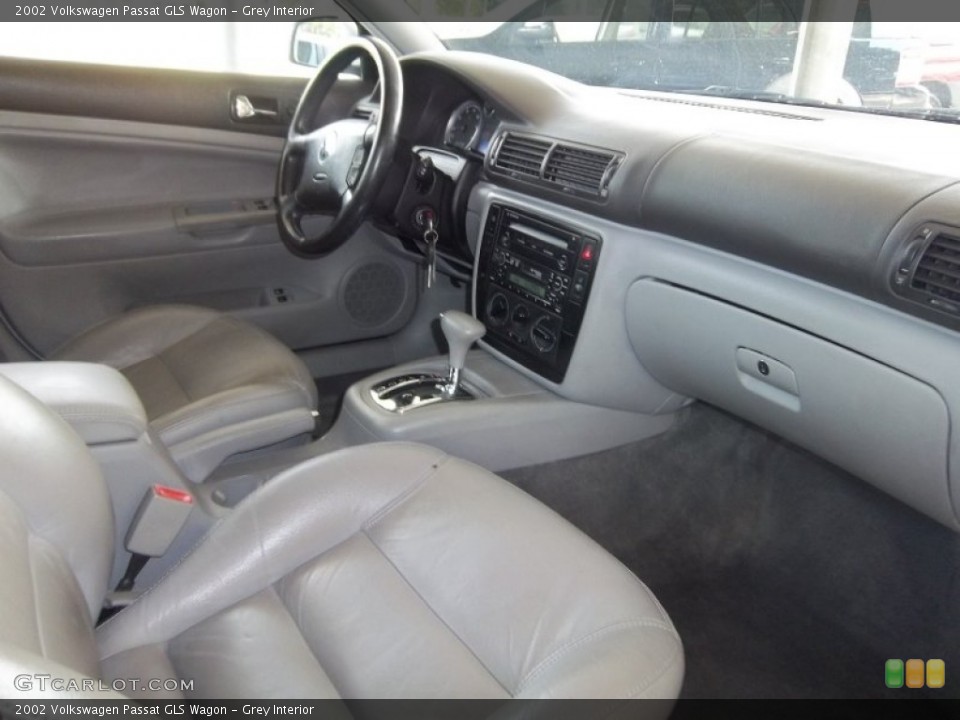 Grey Interior Photo for the 2002 Volkswagen Passat GLS Wagon #52587149