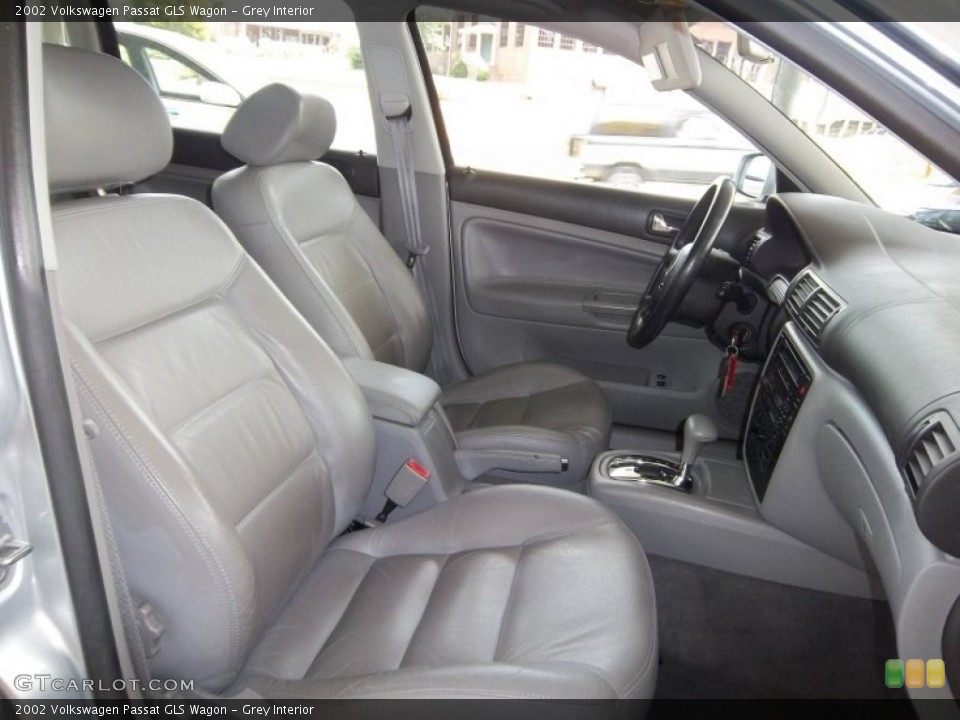 Grey Interior Photo for the 2002 Volkswagen Passat GLS Wagon #52587164