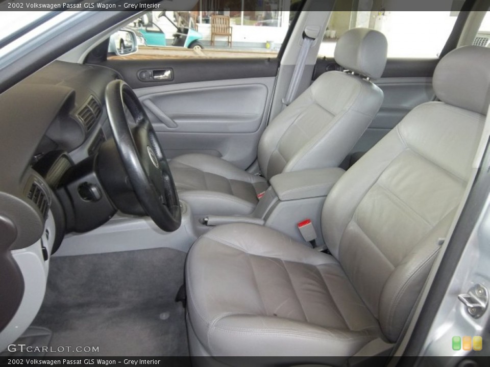 Grey Interior Photo for the 2002 Volkswagen Passat GLS Wagon #52587176