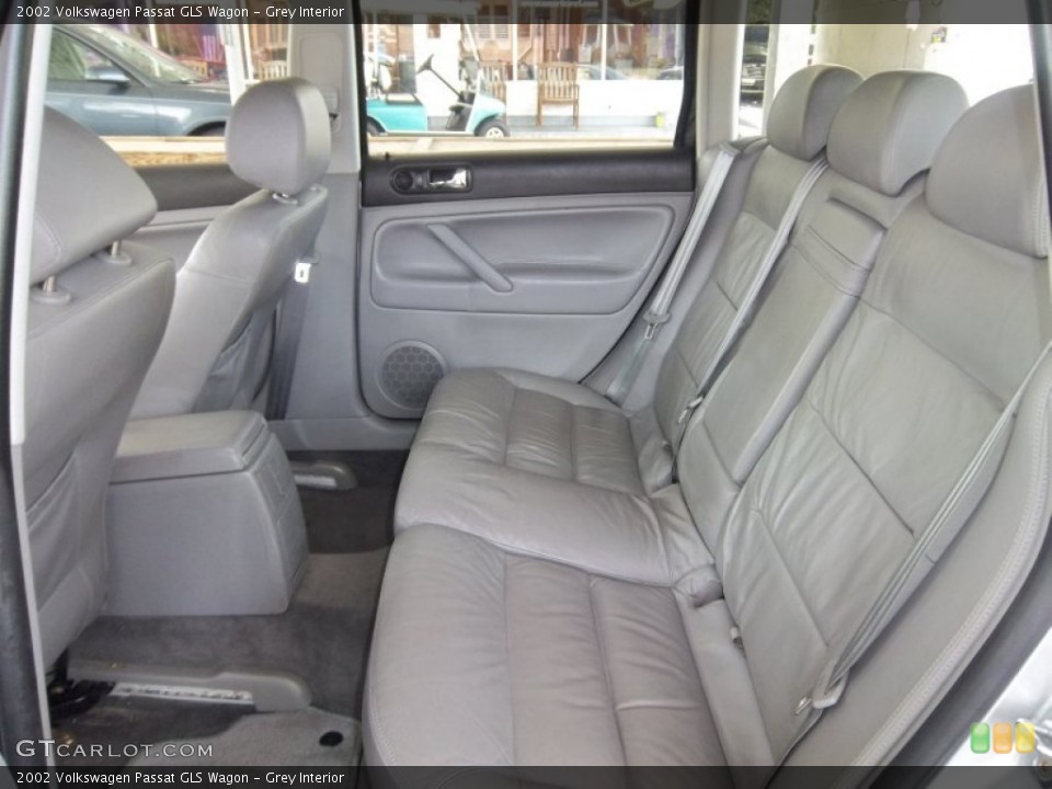 Grey Interior Photo for the 2002 Volkswagen Passat GLS Wagon #52587191