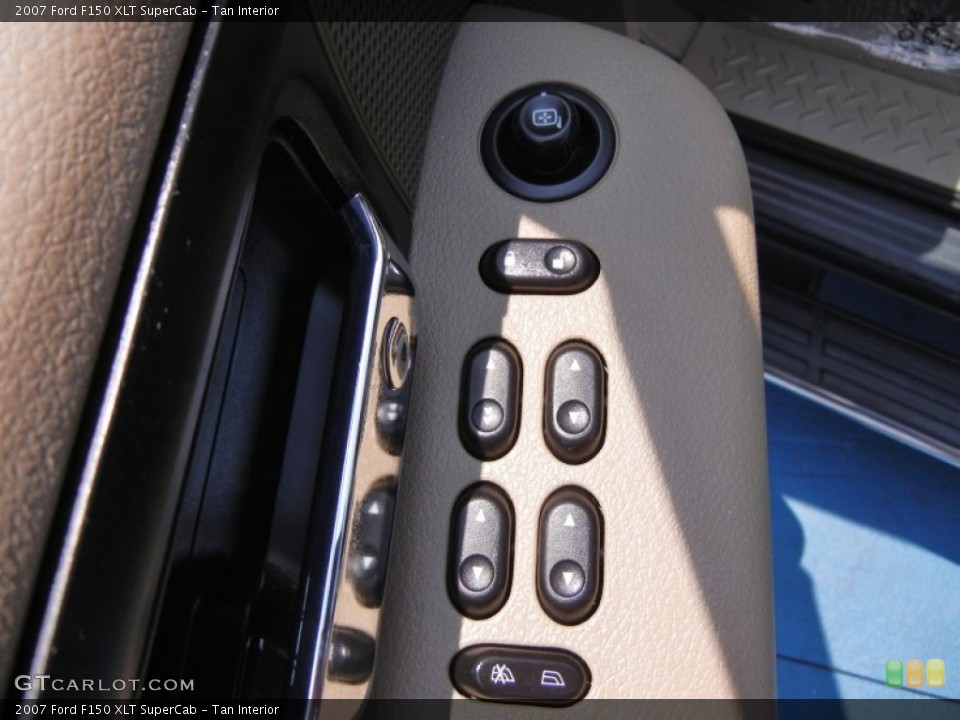 Tan Interior Controls for the 2007 Ford F150 XLT SuperCab #52594397