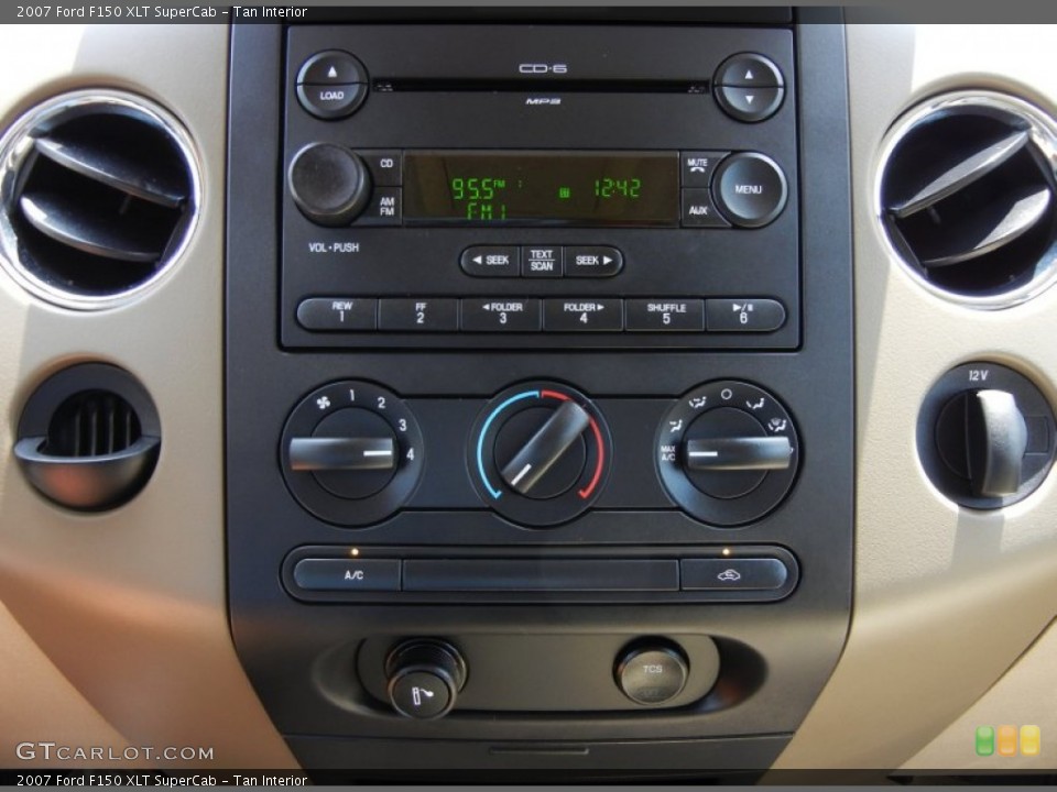 Tan Interior Controls for the 2007 Ford F150 XLT SuperCab #52594535