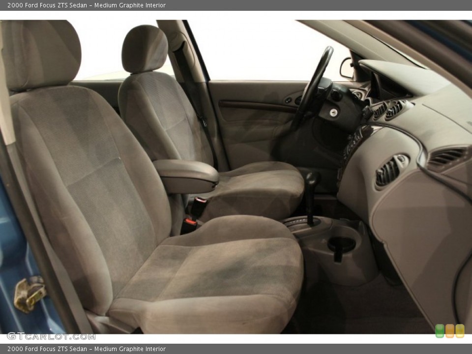 Medium Graphite Interior Photo for the 2000 Ford Focus ZTS Sedan #52599641