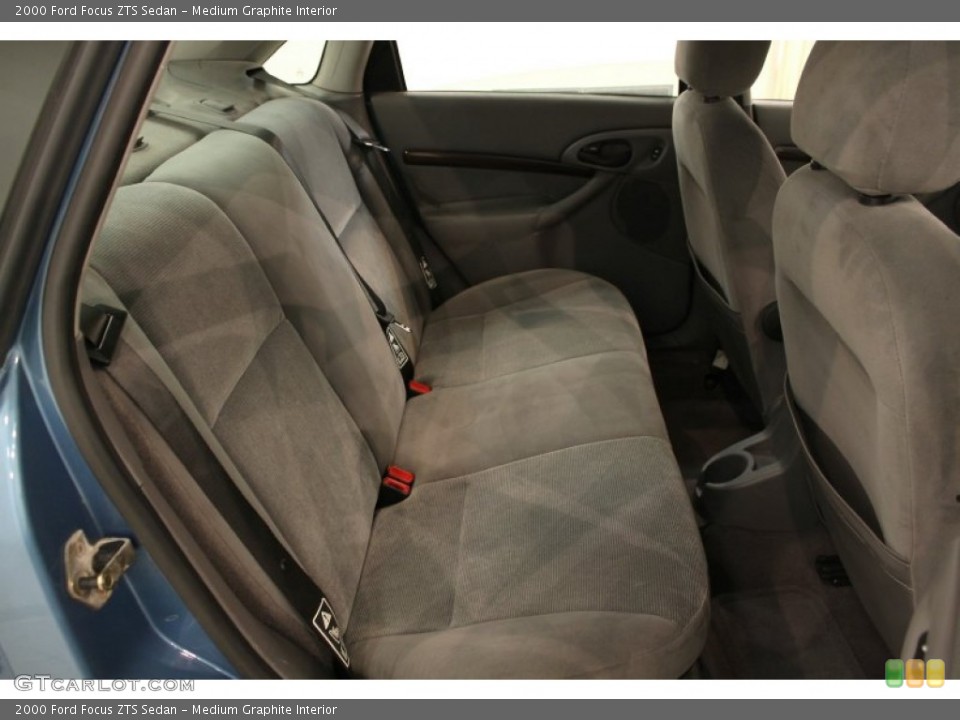 Medium Graphite Interior Photo for the 2000 Ford Focus ZTS Sedan #52599656