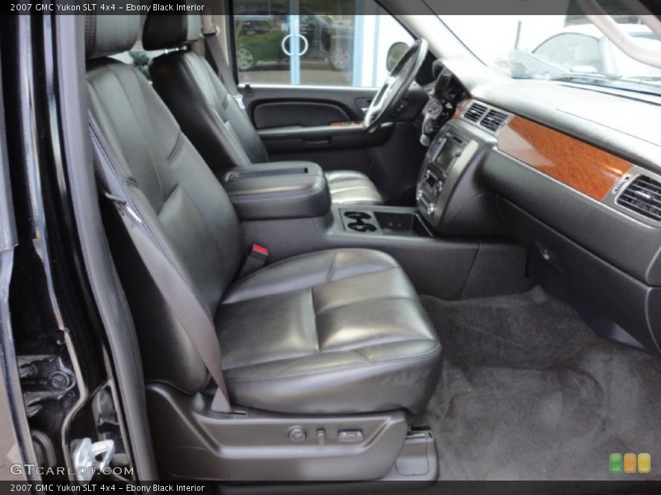 Ebony Black Interior Photo for the 2007 GMC Yukon SLT 4x4 #52615403