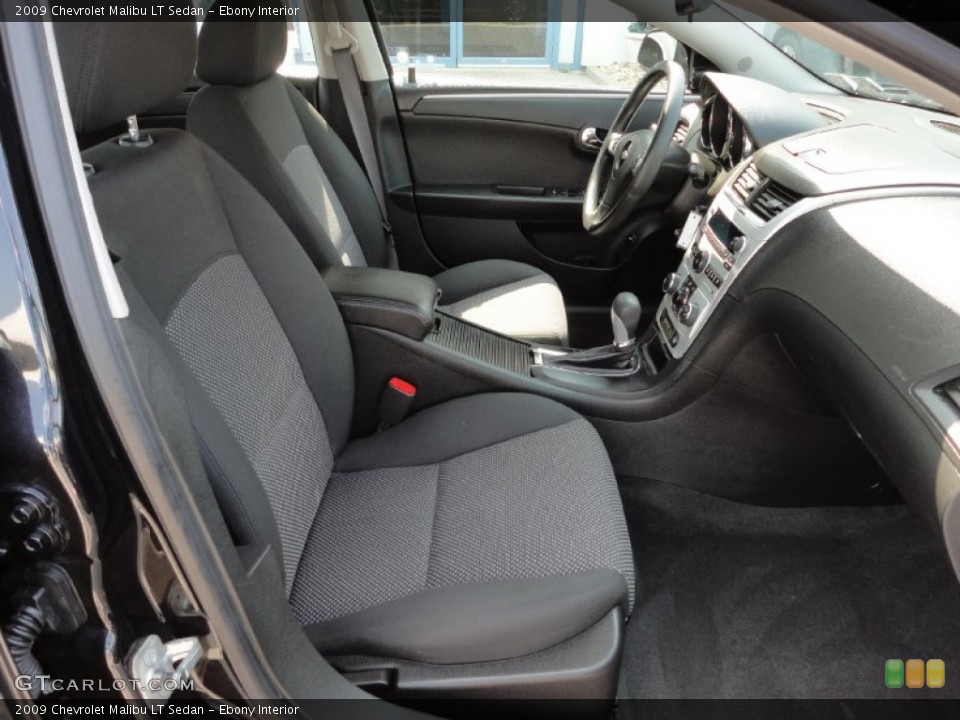 Ebony Interior Photo for the 2009 Chevrolet Malibu LT Sedan #52615754