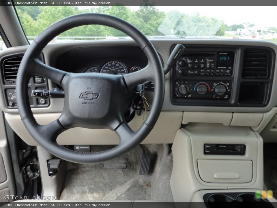 Medium Gray Interior Dashboard for the 2000 Chevrolet Suburban 1500 LS 4x4 #52633208