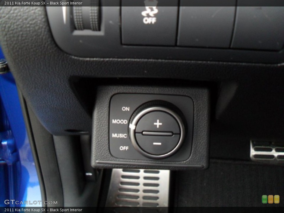 Black Sport Interior Controls for the 2011 Kia Forte Koup SX #52635971