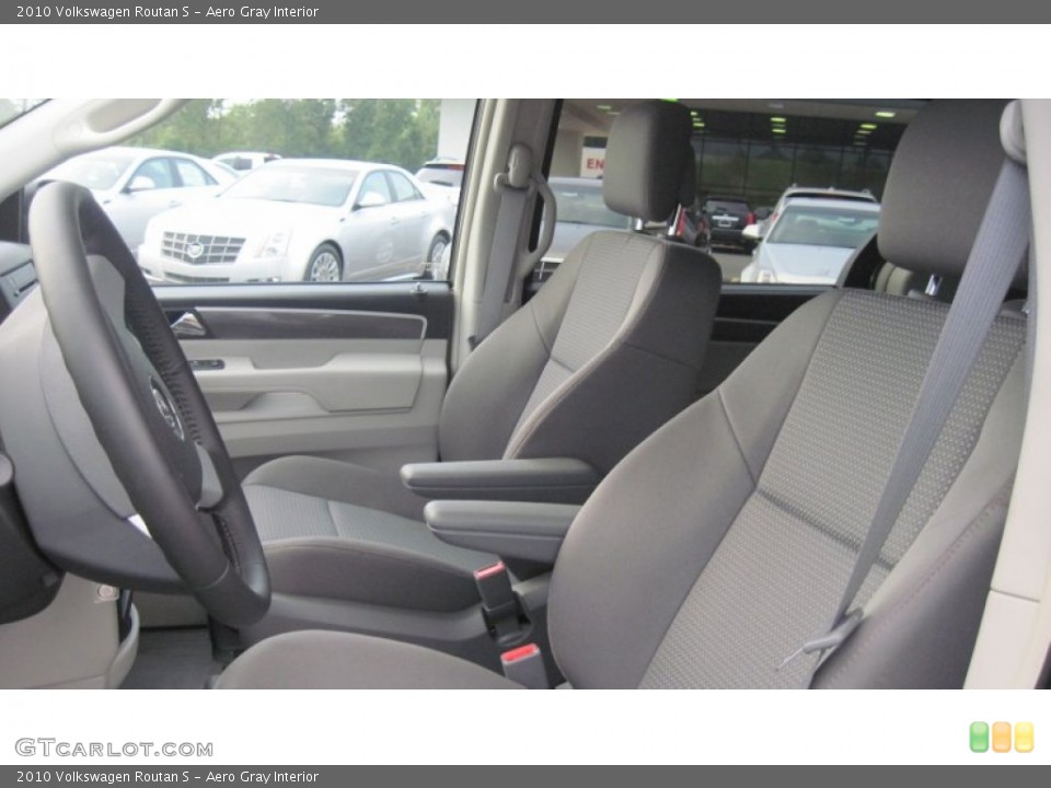 Aero Gray Interior Photo for the 2010 Volkswagen Routan S #52636613