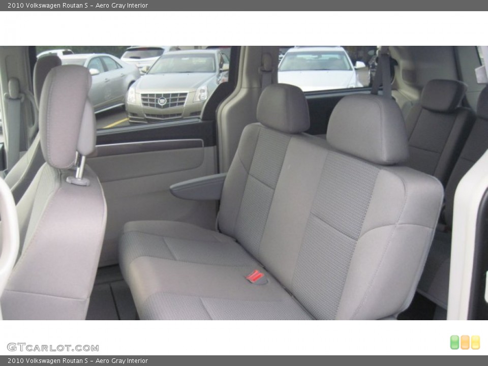 Aero Gray Interior Photo for the 2010 Volkswagen Routan S #52636649