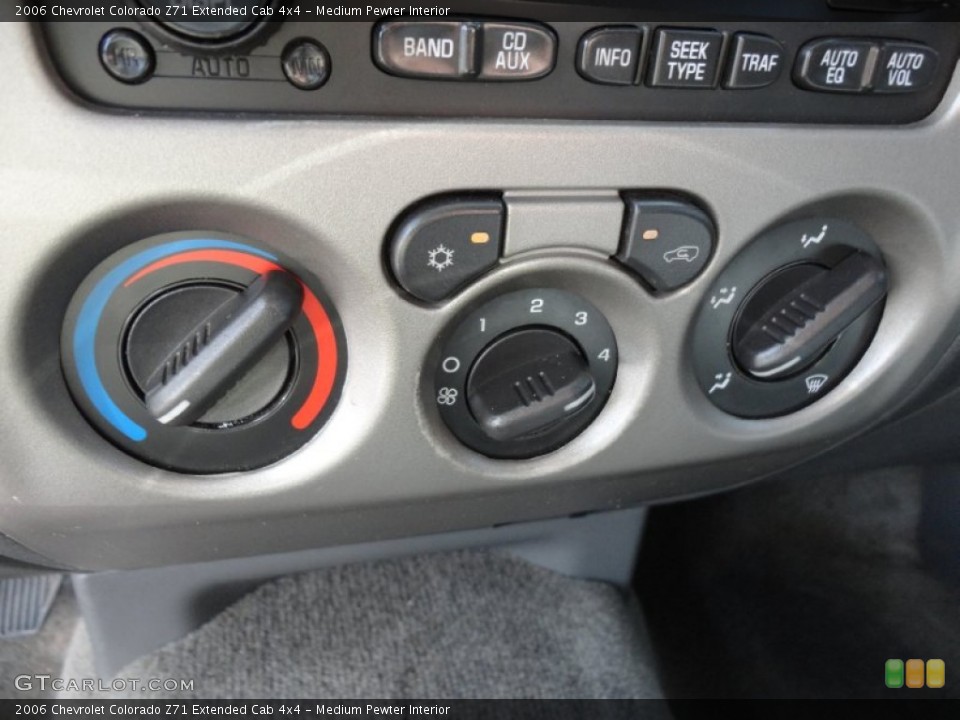 Medium Pewter Interior Controls for the 2006 Chevrolet Colorado Z71 Extended Cab 4x4 #52641425