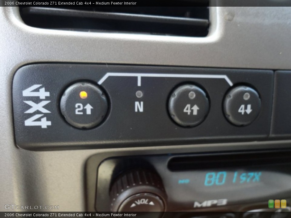 Medium Pewter Interior Controls for the 2006 Chevrolet Colorado Z71 Extended Cab 4x4 #52641440