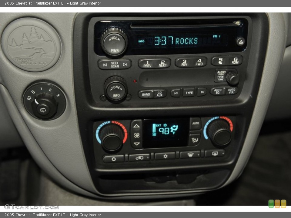 Light Gray Interior Controls for the 2005 Chevrolet TrailBlazer EXT LT #52648502