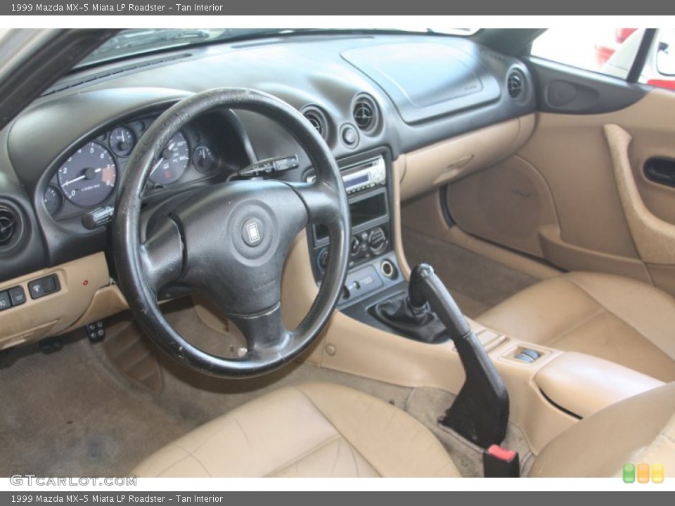 Tan Interior Photo for the 1999 Mazda MX-5 Miata LP Roadster #52651148