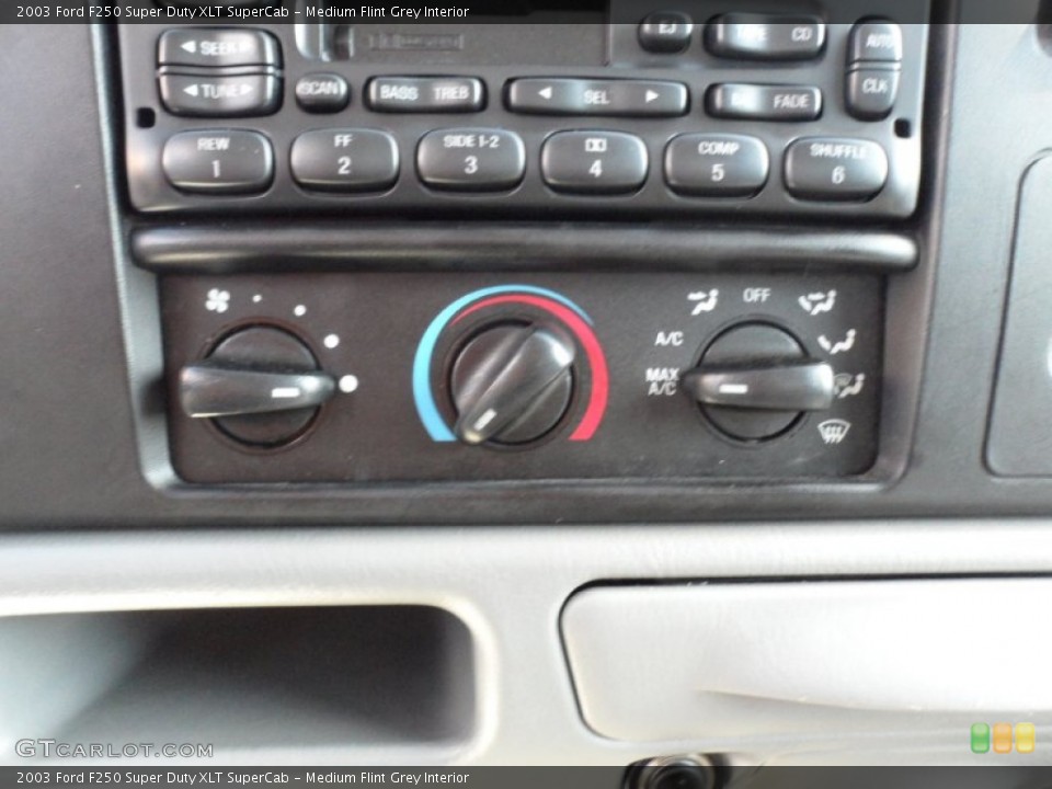 Medium Flint Grey Interior Controls for the 2003 Ford F250 Super Duty XLT SuperCab #52654871