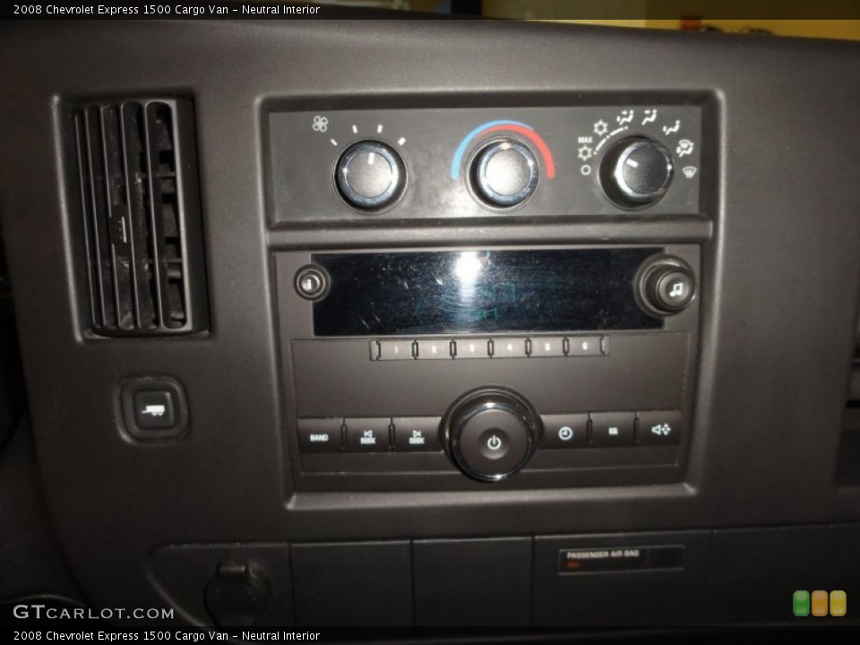 Neutral Interior Controls for the 2008 Chevrolet Express 1500 Cargo Van #52663129