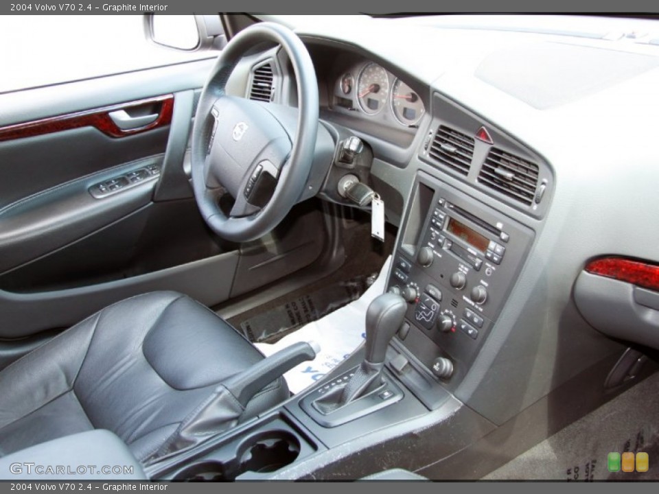 Graphite Interior Photo for the 2004 Volvo V70 2.4 #52675363