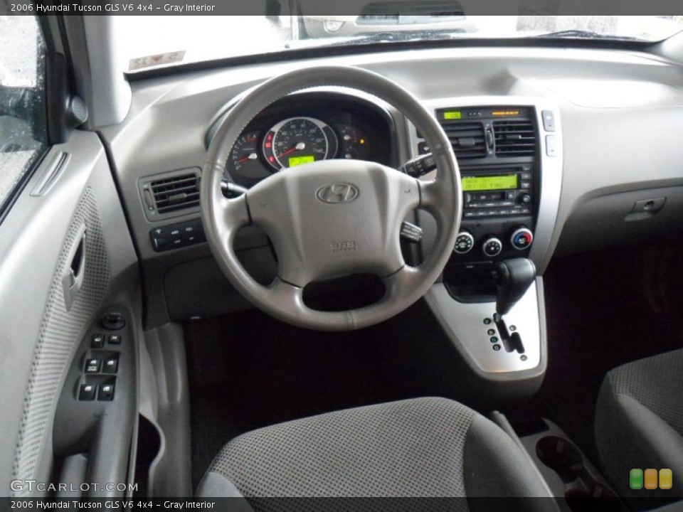 Gray Interior Dashboard for the 2006 Hyundai Tucson GLS V6 4x4 #52680207