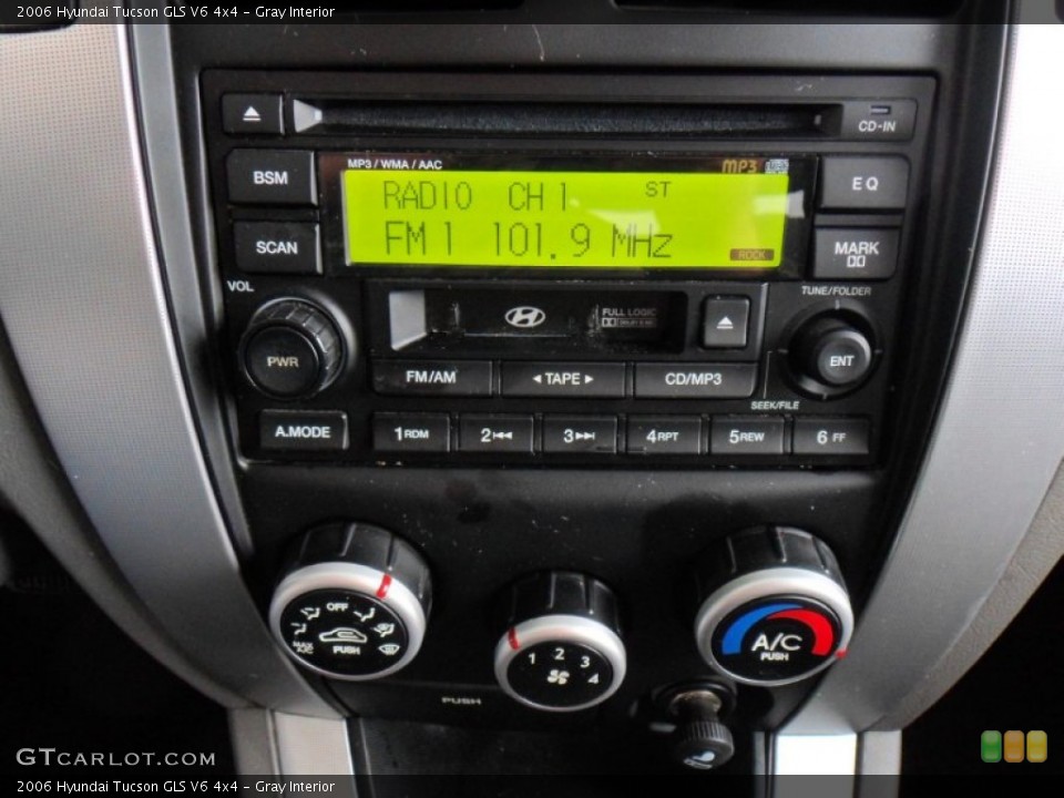 Gray Interior Controls for the 2006 Hyundai Tucson GLS V6 4x4 #52680303