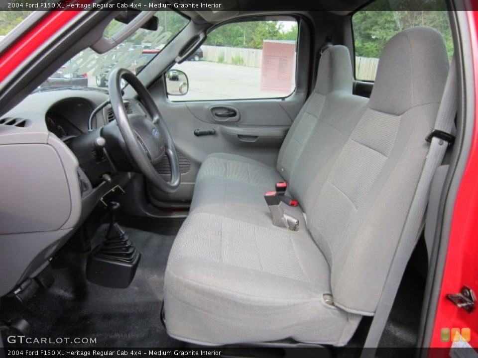 Medium Graphite Interior Photo for the 2004 Ford F150 XL Heritage Regular Cab 4x4 #52681065