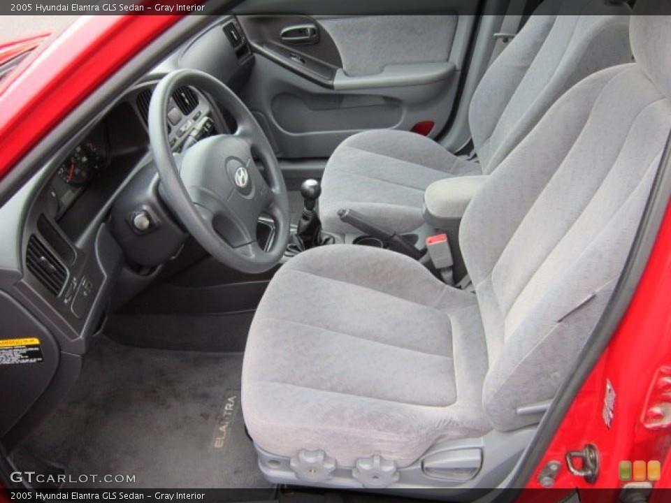 Gray Interior Photo for the 2005 Hyundai Elantra GLS Sedan #52687201
