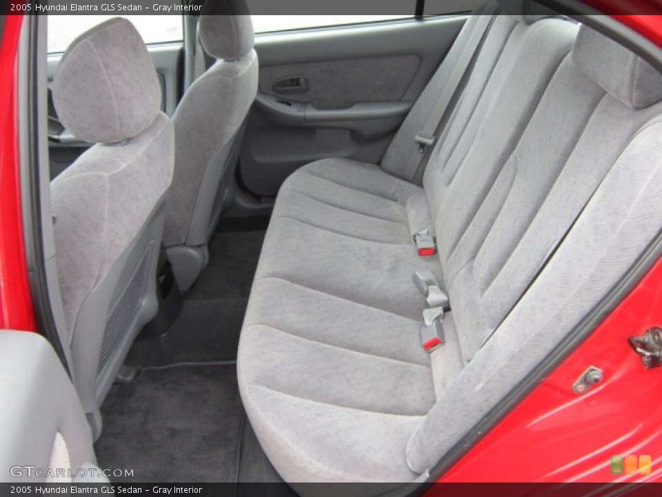 Gray Interior Photo for the 2005 Hyundai Elantra GLS Sedan #52687210