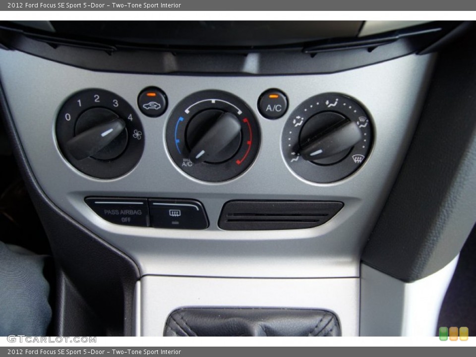 Two-Tone Sport Interior Controls for the 2012 Ford Focus SE Sport 5-Door #52695921