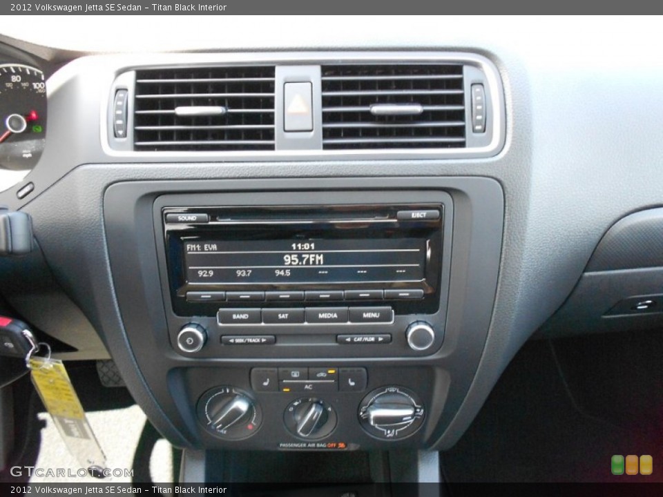 Titan Black Interior Controls for the 2012 Volkswagen Jetta SE Sedan #52705452