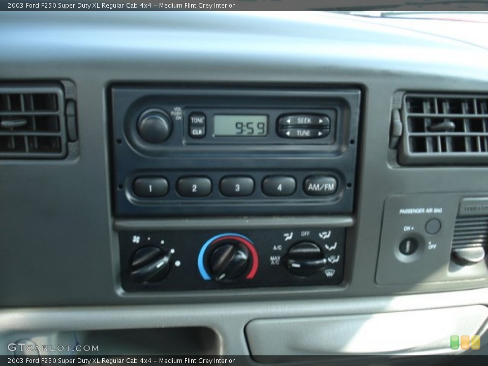 Medium Flint Grey Interior Controls for the 2003 Ford F250 Super Duty XL Regular Cab 4x4 #52708701
