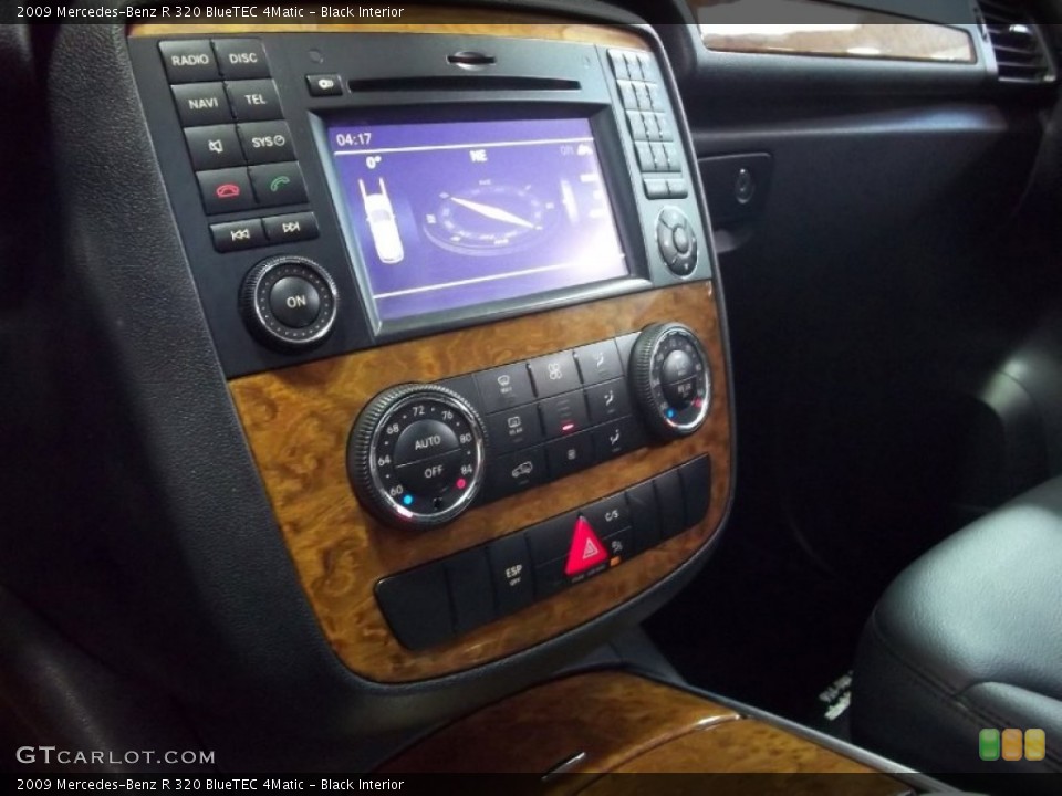 Black Interior Controls for the 2009 Mercedes-Benz R 320 BlueTEC 4Matic #52714308