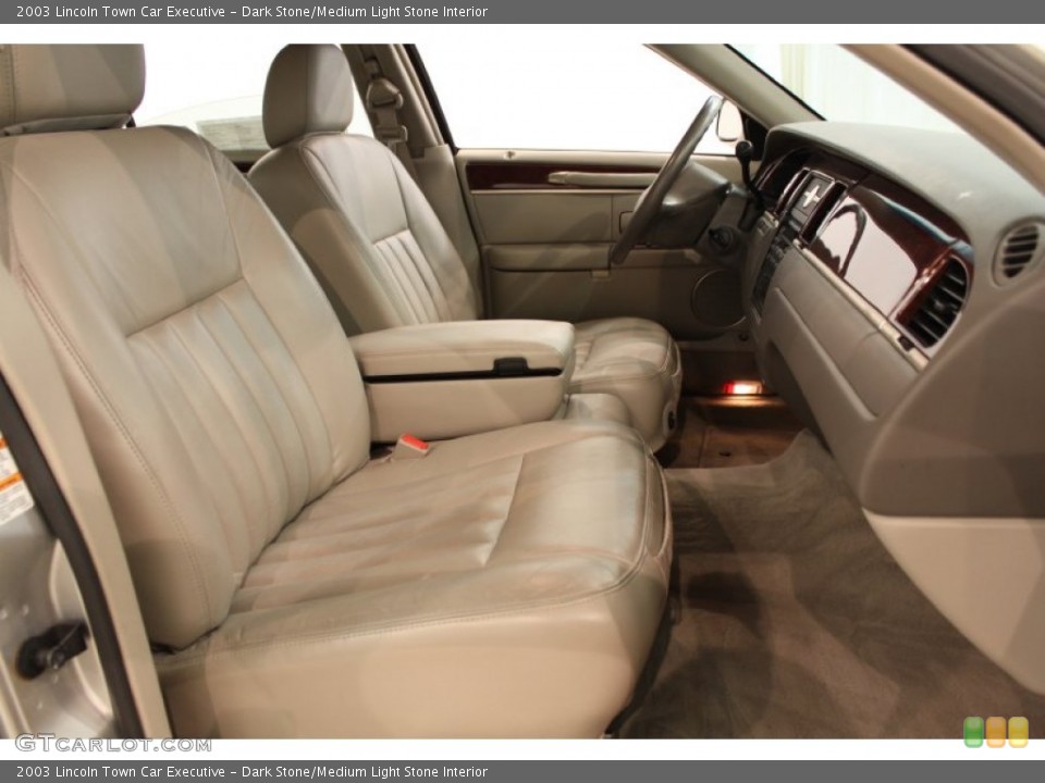 Dark Stone/Medium Light Stone Interior Photo for the 2003 Lincoln Town Car Executive #52718556